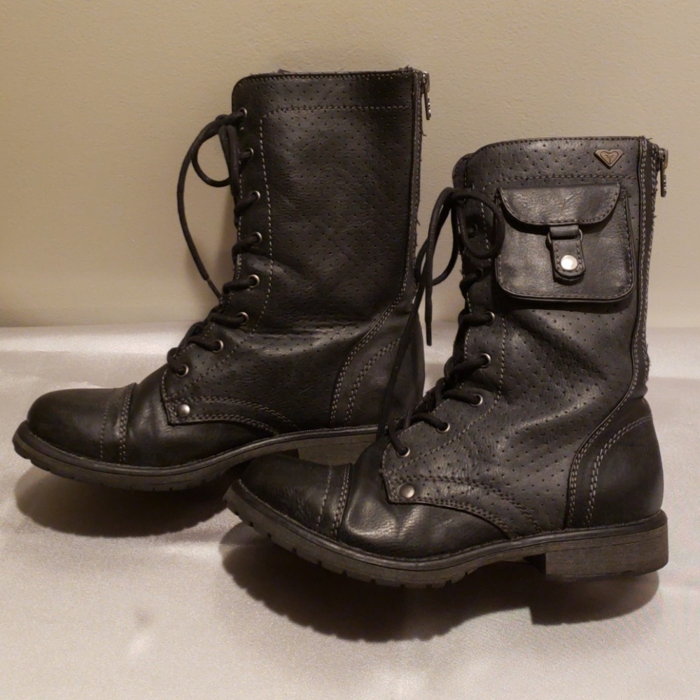 Roxy black/gray lace up boot. Size 7